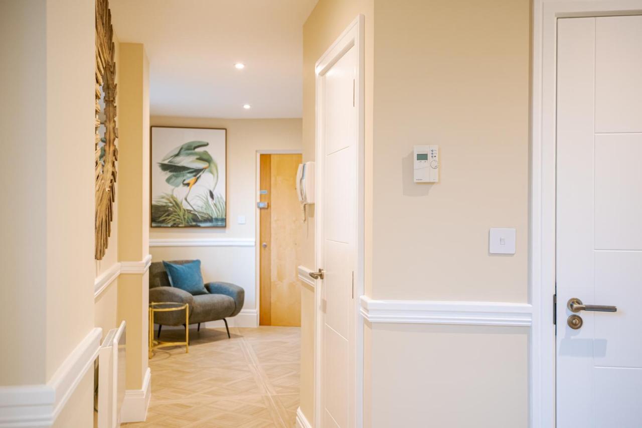 Stunning 2br 2bth With Ac In The Heart Of Chiswick Apartment *
